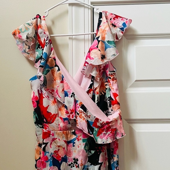 Beautiful Tahari floral dress size 4 - Picture 2 of 8